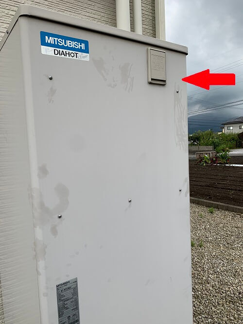 エコキュート 逃し弁操作窓